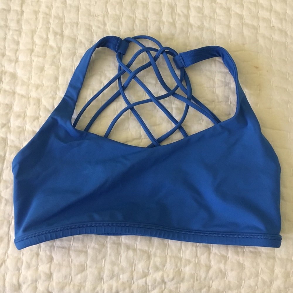 Lululemon Free to Be Sports Bra Size 6 in Blue.